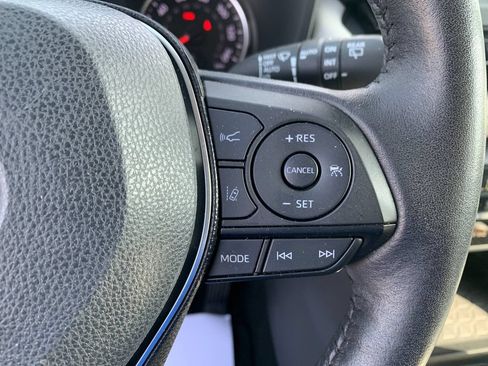 Used 2020 Toyota RAV4 XLE Premium AWD/4WD image 28