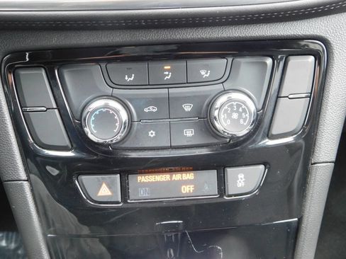 Used 2021 Buick Encore Preferred AWD/4WD image 14