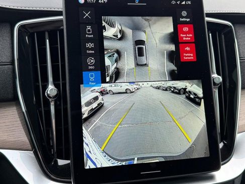 Certified 2025 Volvo XC90 B5 Plus image 22