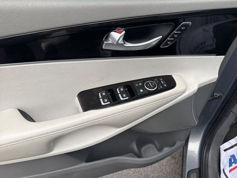 Used 2020 Kia Sorento SX image 13