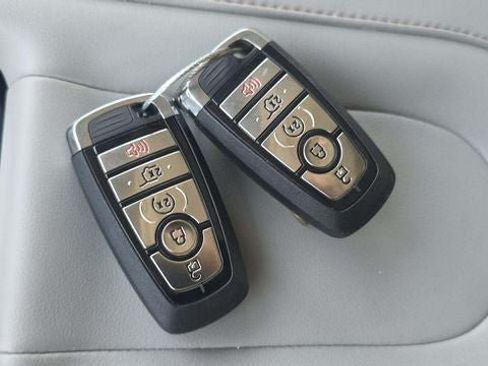 Used 2025 Ford Expedition Active AWD/4WD image 16