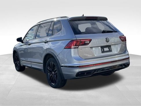 Certified 2022 Volkswagen Tiguan SE R-Line image 5