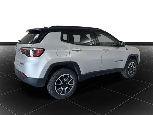 Used 2024 Jeep Compass Trailhawk image 5