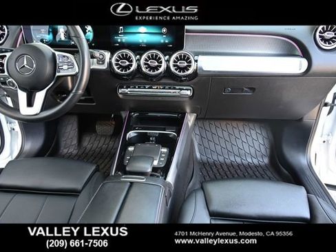 Used 2021 Mercedes-Benz GLB 250 4MATIC image 8