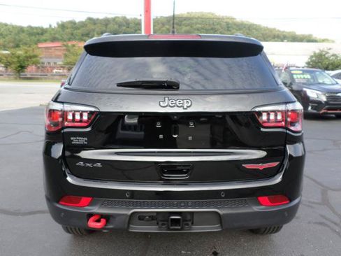 Used 2023 Jeep Compass Trailhawk w/ Sun and Sound Group AWD/4WD image 5