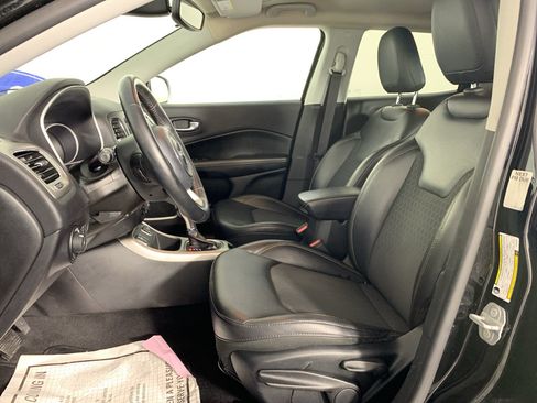 Used 2019 Jeep Compass Latitude FWD image 14