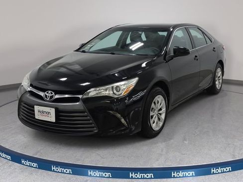 Used 2016 Toyota Camry LE image 1