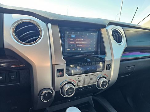 Used 2014 Toyota Tundra Limited w/ Limited Premium Package image 25