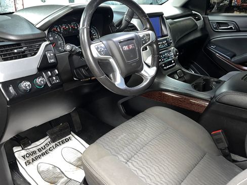 Used 2017 GMC Yukon SLE w/ SLE Value Package image 3