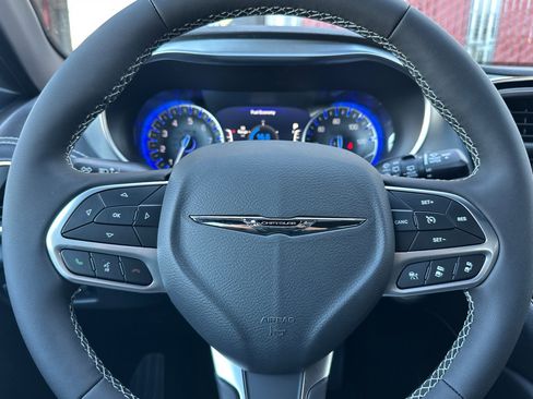 New 2026 Chrysler Pacifica Limited w/ Uconnect Theater Family Group image 26