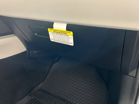 Used 2024 Toyota Corolla Cross L image 34