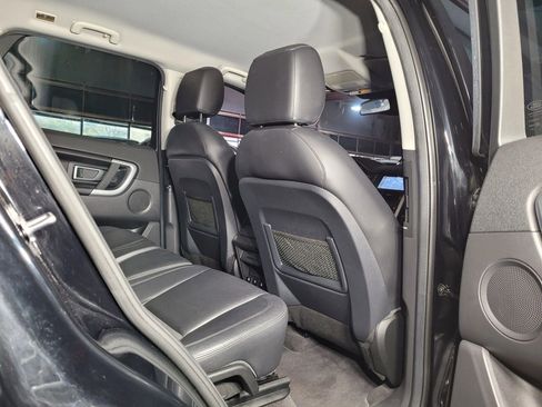 Used 2017 Land Rover Discovery Sport SE image 32