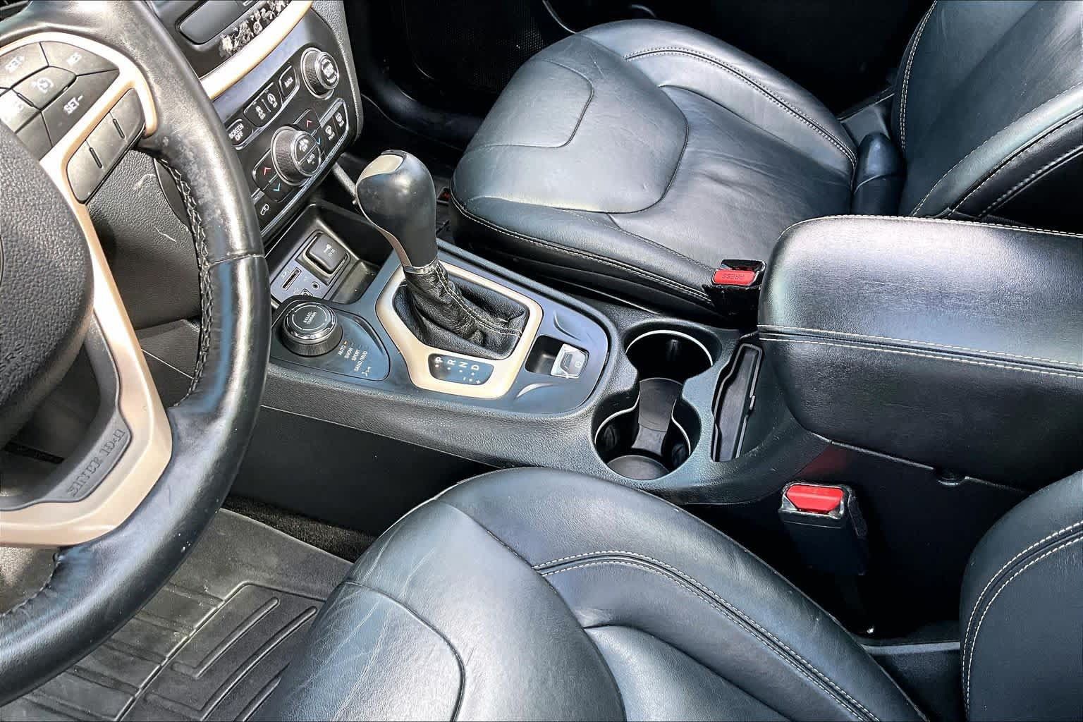 Used 2015 Jeep Cherokee Limited AWD/4WD image 17