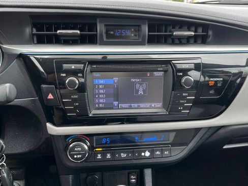 Used 2014 Toyota Corolla LE image 15