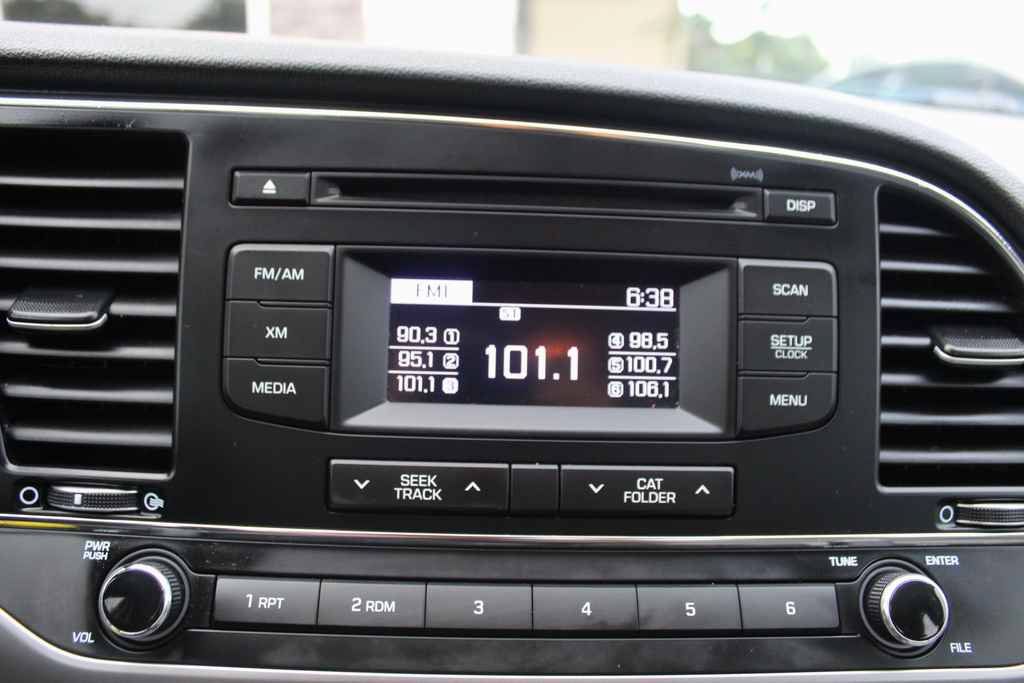 Used 2017 Hyundai Elantra SE FWD image 18
