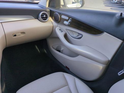 Used 2020 Mercedes-Benz C 300 Sedan image 16