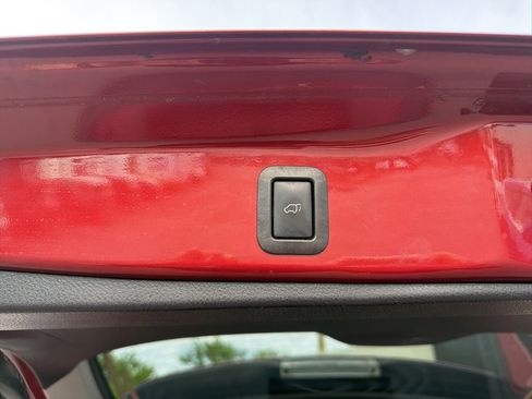 Used 2019 Toyota Highlander SE AWD/4WD image 17