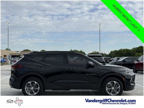 Used 2024 Chevrolet Blazer LT w/ Convenience Package FWD image 3