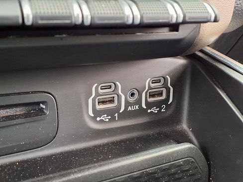 Used 2019 RAM 1500 Laramie w/ Sport Appearance Package AWD/4WD image 8