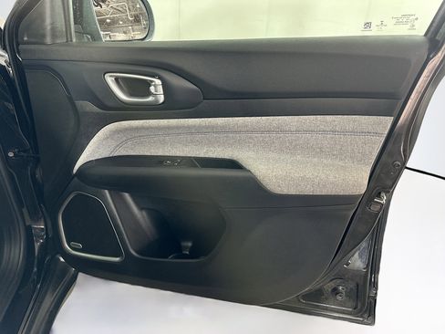 Used 2022 Jeep Compass Latitude w/ Sun and Sound Group image 32