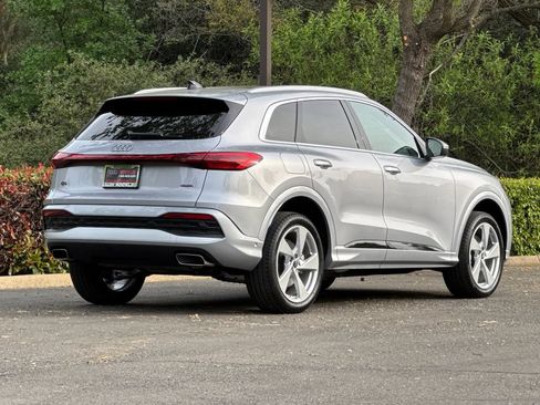 Used 2025 Audi Q5 Premium Plus w/ Premium Plus AWD/4WD image 5