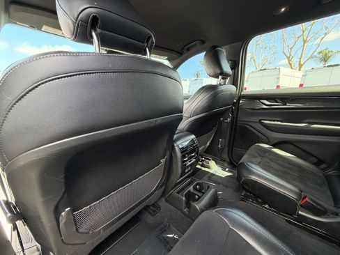 Used 2023 Jeep Grand Cherokee L Laredo AWD/4WD image 33