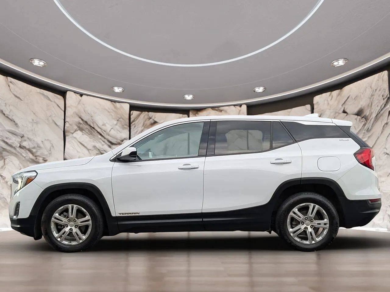 Used 2020 GMC Terrain SLE w/ LPO, Floor Liner Package FWD image 5