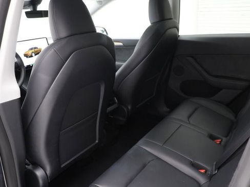 Used 2024 Tesla Model Y Long Range image 10