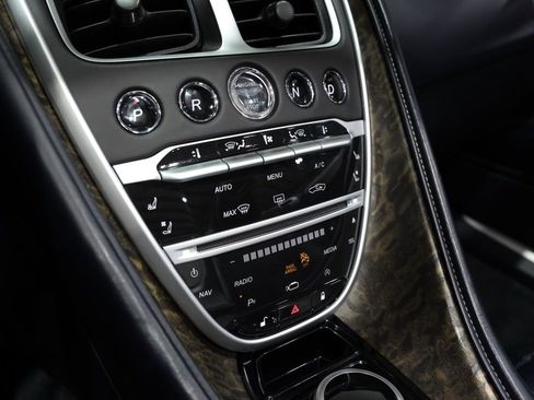 Used 2019 Aston Martin DB11 Volante image 14