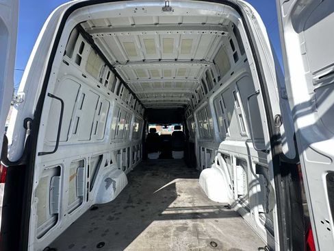 Used 2022 Mercedes-Benz Sprinter 2500 image 14