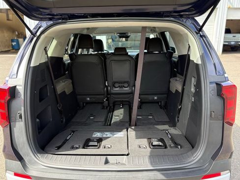 Used 2025 Kia Carnival FWD image 24