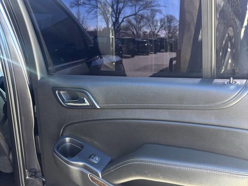 Used 2018 Chevrolet Suburban LT image 18