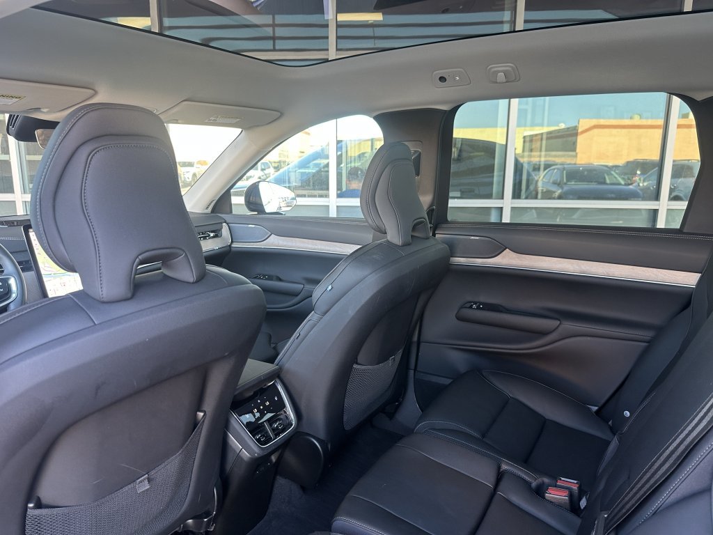 Used 2025 Volvo EX90 Plus AWD/4WD image 30
