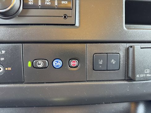 Used 2021 GMC Savana 3500 Extended w/ Power Convenience Package image 9