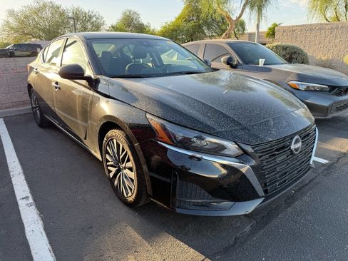 Used 2025 Nissan Altima 2.5 SV FWD image 5