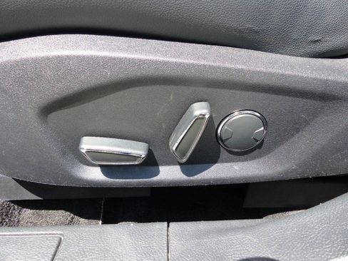 Used 2017 Ford Fusion SE AWD/4WD image 25