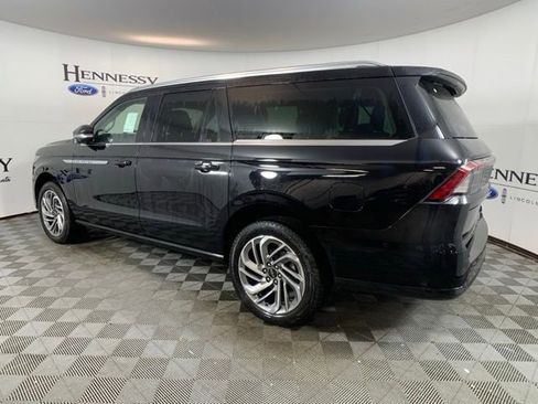 New 2025 Lincoln Navigator L Reserve image 4