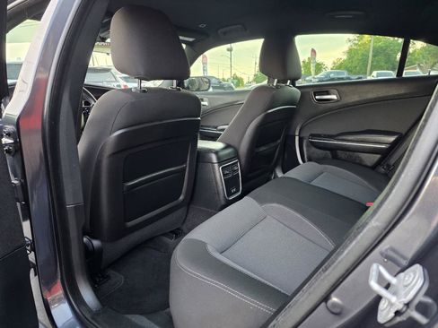 Used 2018 Dodge Charger SXT RWD image 15