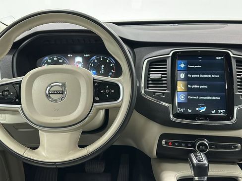 Used 2020 Volvo XC90 T6 Momentum w/ Protection Package Premier image 11
