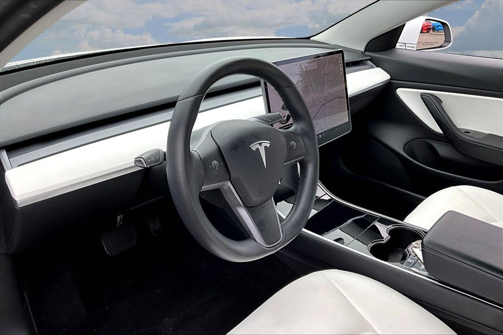 Used 2020 Tesla Model 3 Standard Range Plus RWD image 17