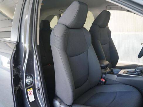 Used 2019 Toyota RAV4 LE w/ All Weather Liner Package AWD/4WD image 31