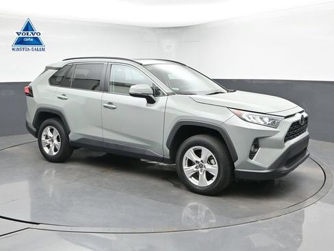 Used 2021 Toyota RAV4 XLE w/ Convenience Package FWD image 1