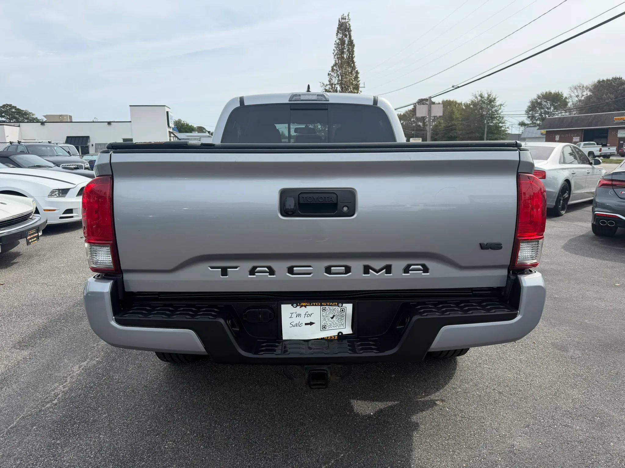 Used 2017 Toyota Tacoma TRD Sport w/ Tow Package AWD/4WD image 4