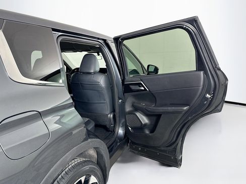 Used 2024 Mitsubishi Outlander SE image 31