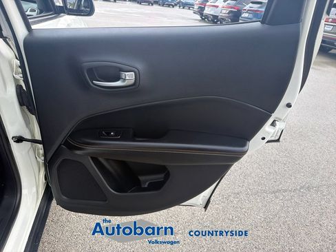 Used 2018 Jeep Compass Latitude w/ Popular Equipment Group FWD image 22