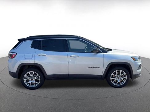 Used 2025 Jeep Compass Limited AWD/4WD image 16