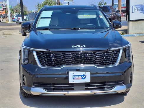 Certified 2025 Kia Sorento S image 2