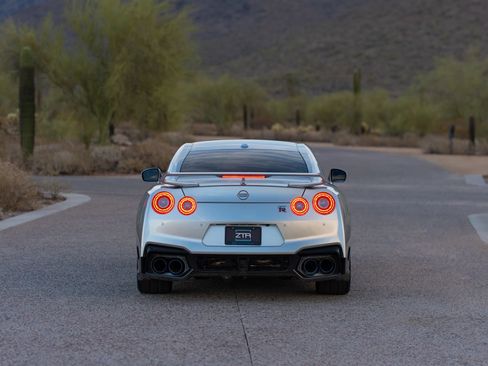 Used 2024 Nissan GT-R Premium w/ Floor Mat Package AWD/4WD image 15