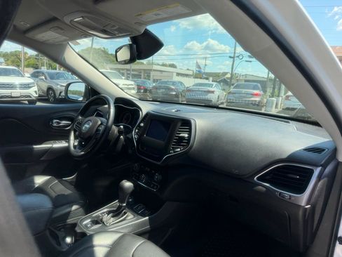 Used 2019 Jeep Cherokee Latitude Plus w/ Comfort/Convenience Group AWD/4WD image 21