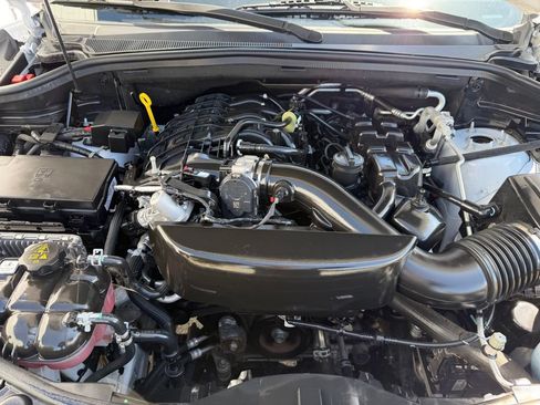 Used 2024 Dodge Durango GT RWD image 14